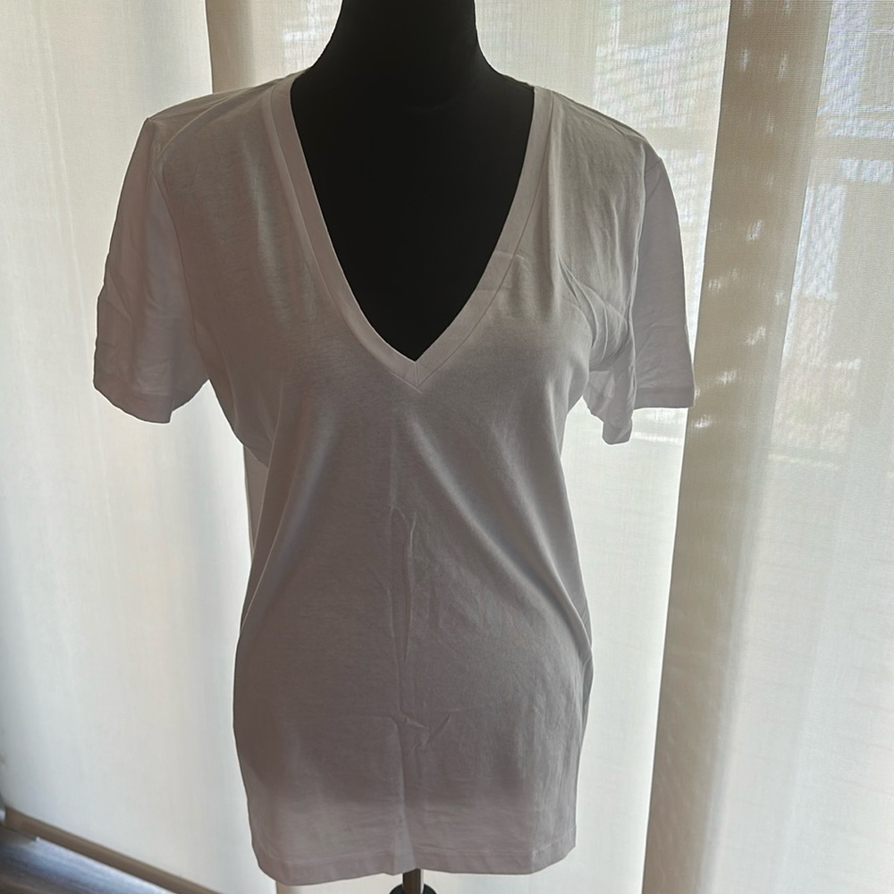 🤍Zara 100% cotton v-neck